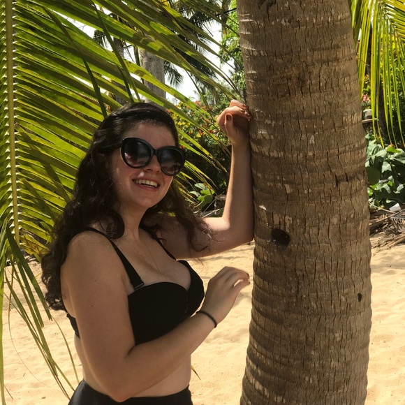 Meet Your Posher: Cecelia! - Picture 4 of 6